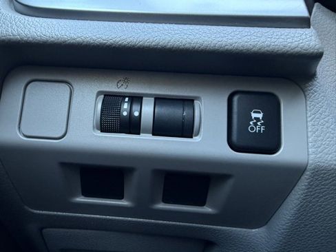 Used 2017 Subaru Forester 2.5i w/ Alloy Wheel Package image 12