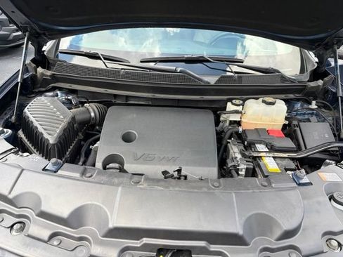 Used 2022 Chevrolet Traverse LS FWD image 11
