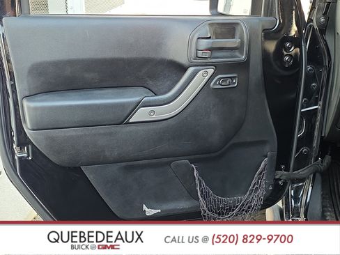 Used 2015 Jeep Wrangler Unlimited Sahara w/ Max Tow Package AWD/4WD image 9