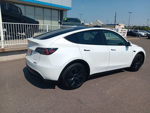 Used 2024 Tesla Model Y Long Range AWD/4WD image 5
