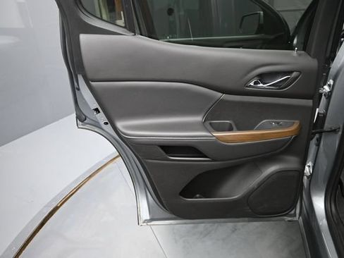 Used 2023 GMC Acadia SLE w/ Driver Convenience Package FWD image 14