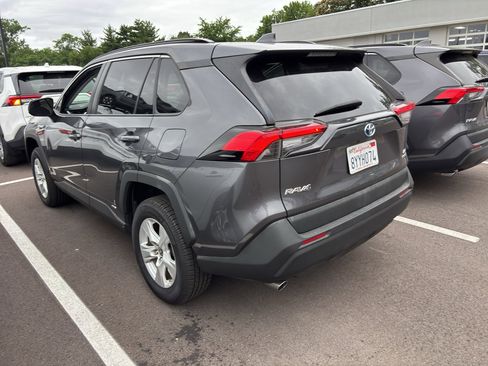 Used 2021 Toyota RAV4 LE AWD/4WD image 3