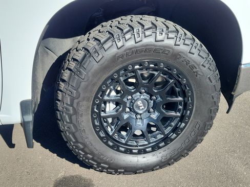 Used 2023 Chevrolet Silverado 1500 LT image 8