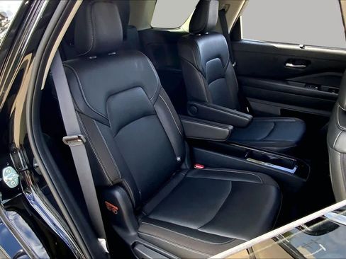 Used 2024 Nissan Pathfinder SL w/ SL Premium Package FWD image 20