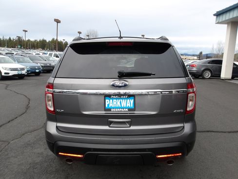 Used 2013 Ford Explorer XLT image 4