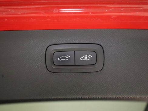 Used 2017 Volvo XC90 T5 R-Design image 29