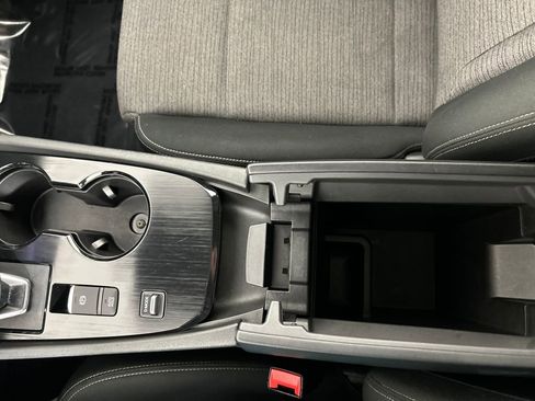 Used 2023 Nissan Rogue SV image 15