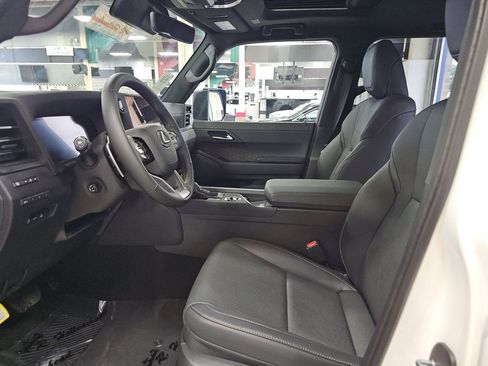 Used 2026 Lexus GX 550 w/ Accessory Package (2T) AWD/4WD image 7