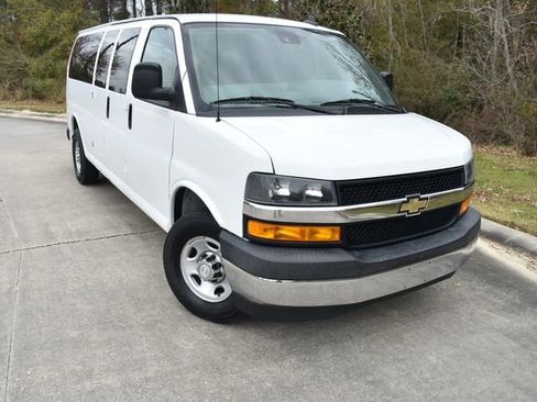 Used 2020 Chevrolet Express 3500 LT w/ LT Preferred Equipment Group image 2