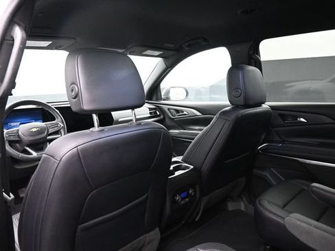 Used 2026 Chevrolet Traverse LT FWD image 18