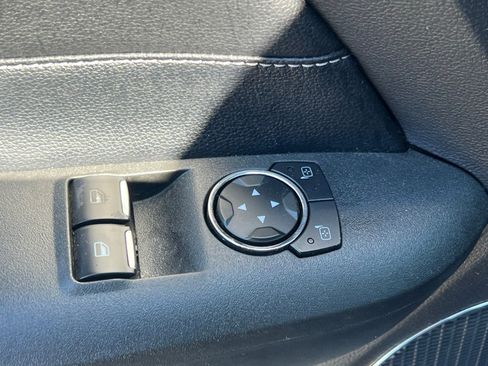 Used 2016 Ford Mustang Premium image 19