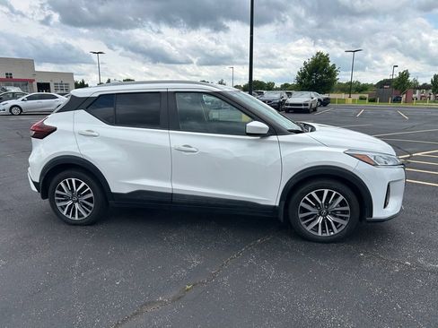 Used 2022 Nissan Kicks SV FWD image 8