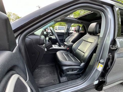 Used 2022 Ford Explorer XLT w/ Equipment Group 202A AWD/4WD image 16