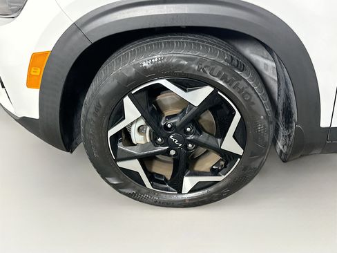 Used 2024 Kia Seltos EX image 11