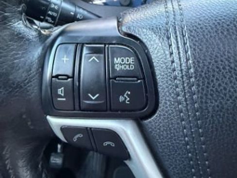 Used 2018 Toyota Sienna XLE image 23