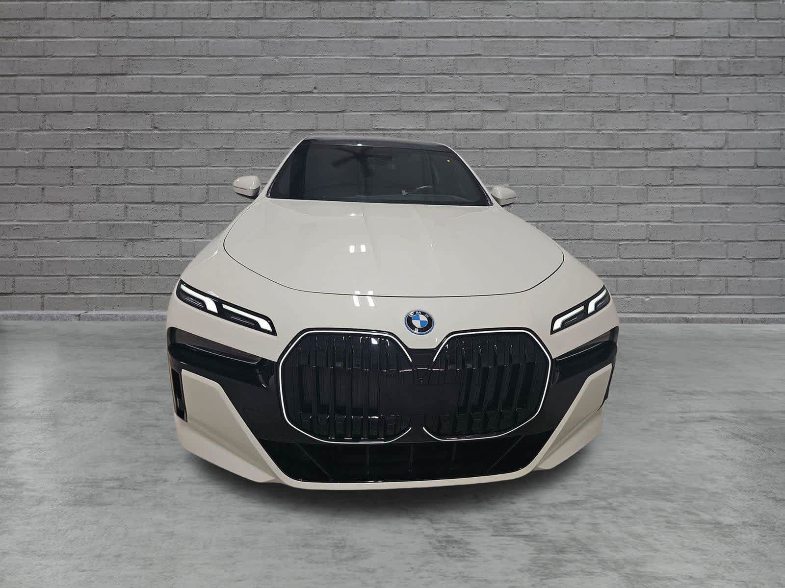 Used 2024 BMW i7 xDrive60 AWD/4WD image 2