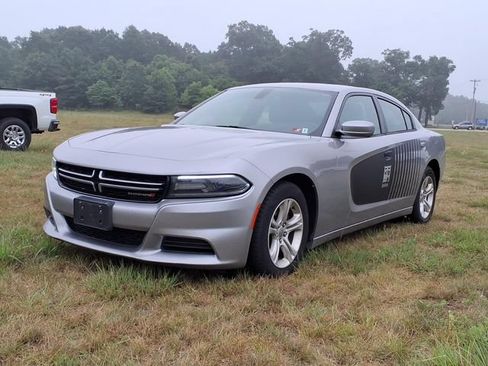 Used 2015 Dodge Charger SE w/ Popular Equipment Group RWD image 3
