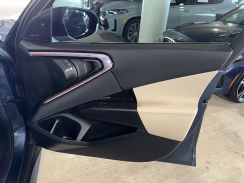 Certified 2025 BMW X3 xDrive30i w/ Premium Package image 9