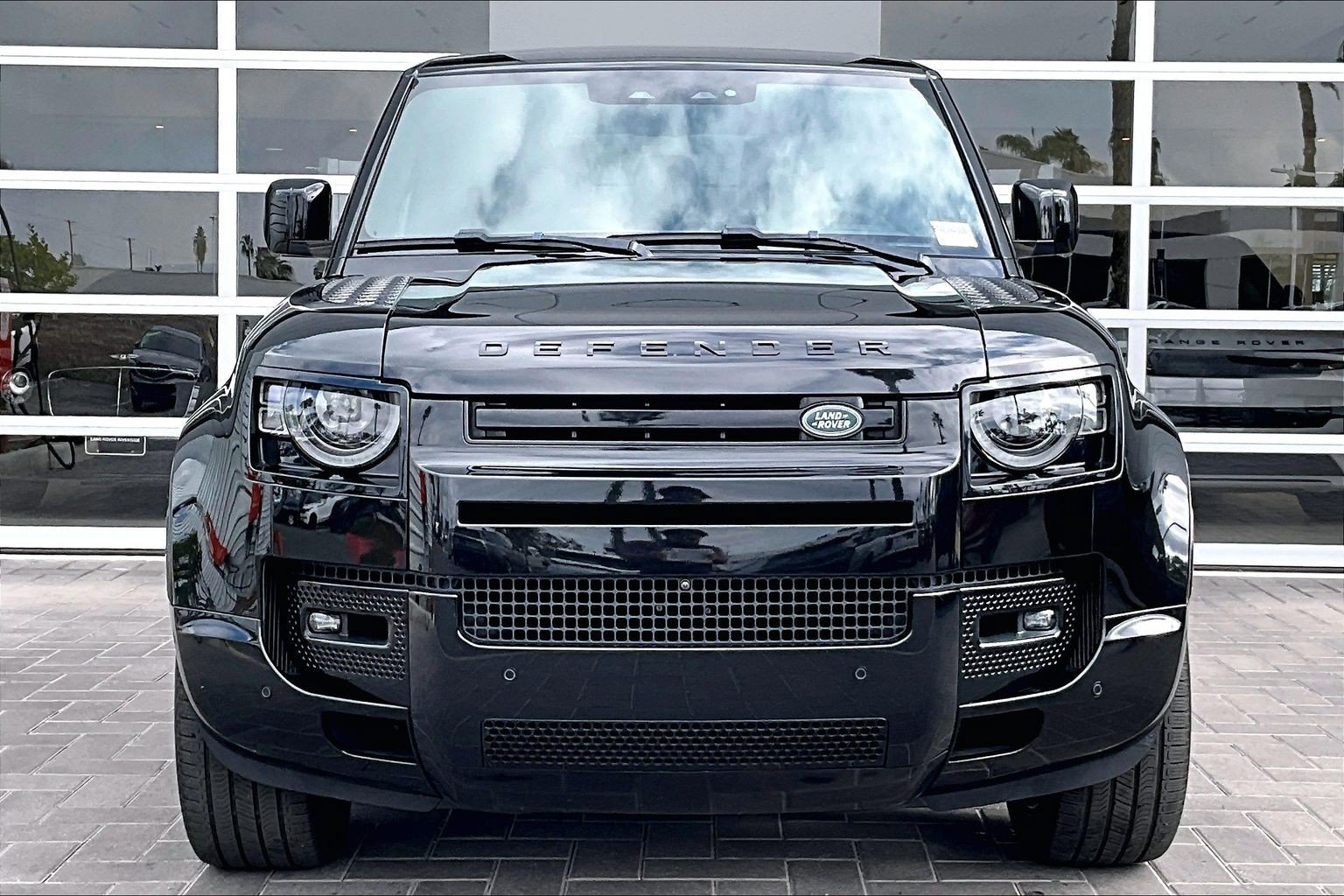 Used 2022 Land Rover Defender 90 V8 AWD/4WD image 2
