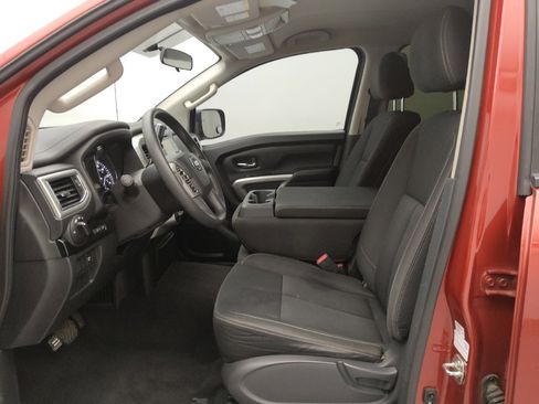 Used 2018 Nissan Titan SV image 17