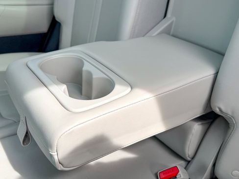 Certified 2023 Kia Sorento S w/ Panoramic Sunroof Package image 40