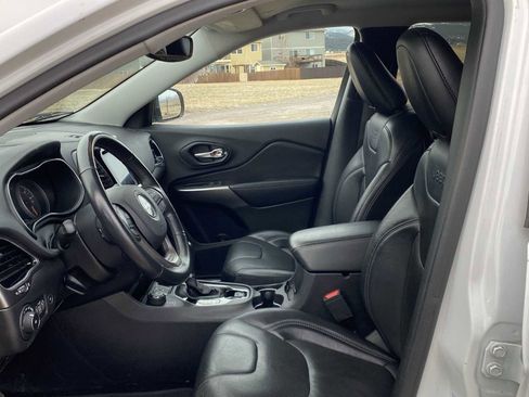 Used 2019 Jeep Cherokee Limited image 17