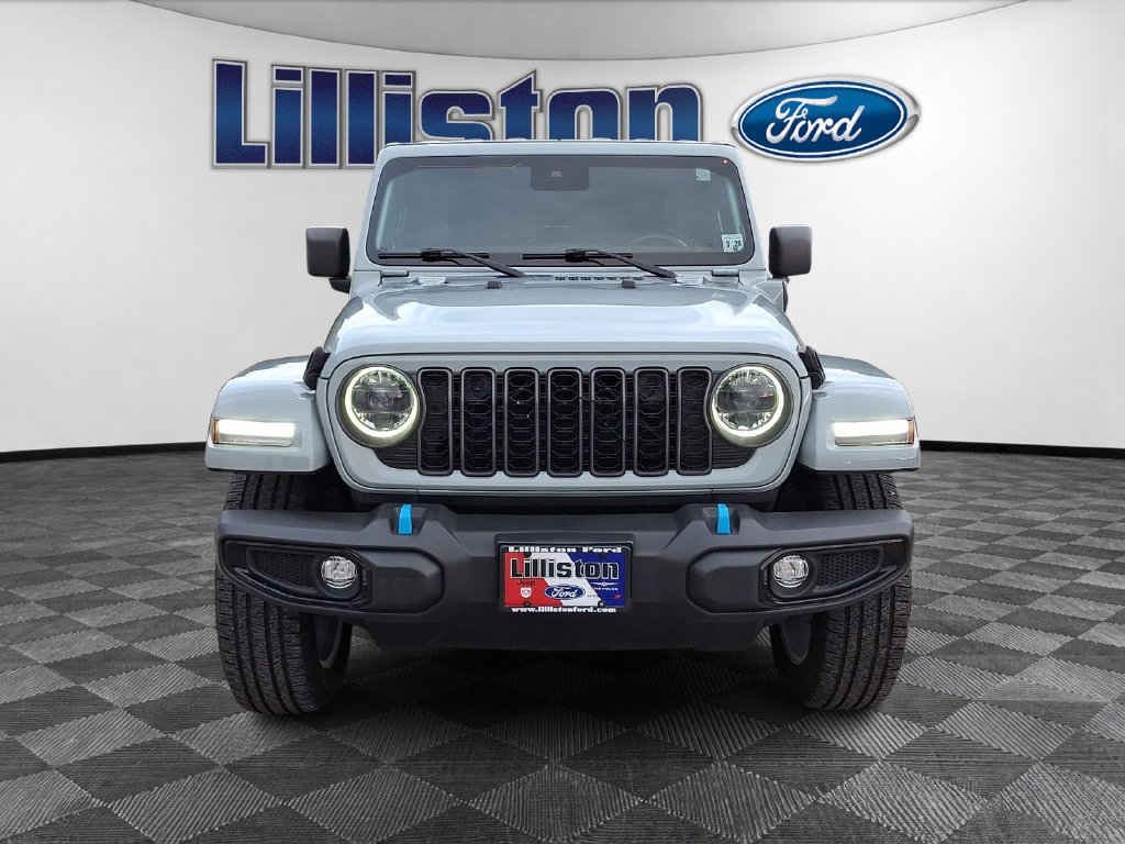 Used 2024 Jeep Wrangler Unlimited w/ Convenience Group AWD/4WD image 2