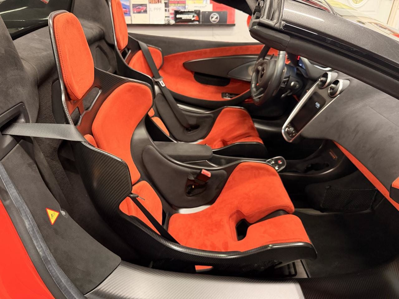Used 2020 McLaren 600LT Spider RWD image 24