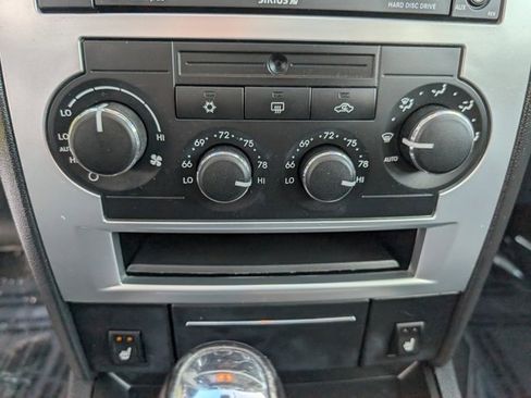 Used 2010 Chrysler 300 Limited image 15