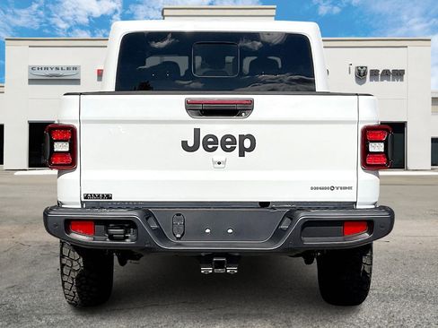 New 2025 Jeep Gladiator High Tide image 4
