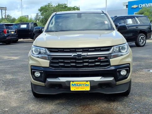 Used 2022 Chevrolet Colorado Z71 AWD/4WD image 2
