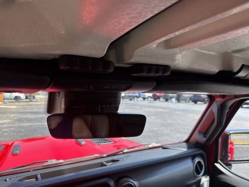 Used 2023 Jeep Wrangler Unlimited Rubicon w/ Dual Top Group AWD/4WD image 18