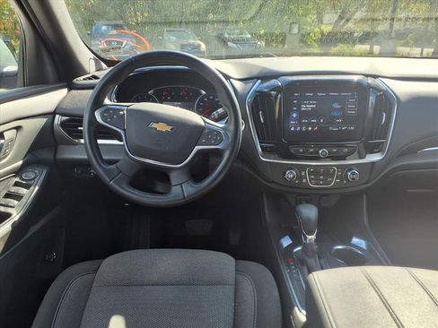 Used 2023 Chevrolet Traverse LT image 11
