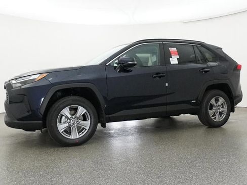 New 2025 Toyota RAV4 XLE image 18