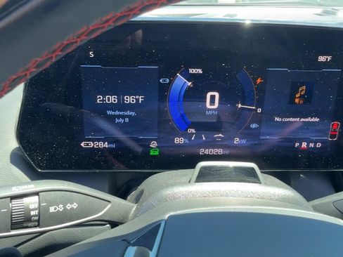 Used 2024 Chevrolet Equinox EV RS FWD image 16