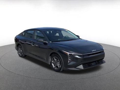 Used 2025 Kia K4 LXS FWD image 2