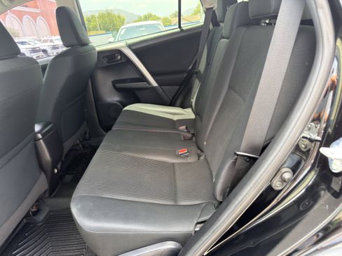 Used 2017 Toyota RAV4 LE w/ Carpet Mat Package AWD/4WD image 17