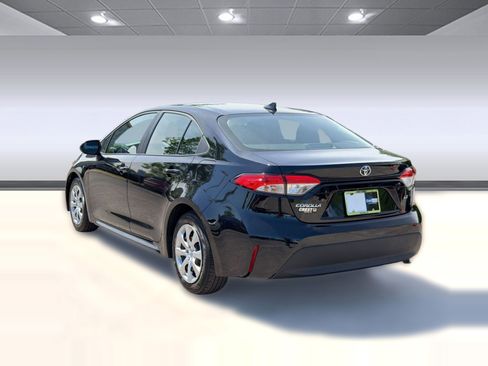 Used 2025 Toyota Corolla LE FWD image 3