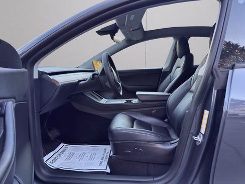Used 2022 Tesla Model Y Long Range image 9
