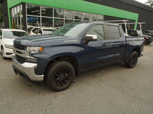 Used 2022 Chevrolet Silverado 1500 LT AWD/4WD image 2