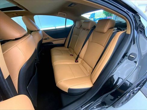 Used 2025 Lexus ES 300h F Sport w/ Technology Package FWD image 23