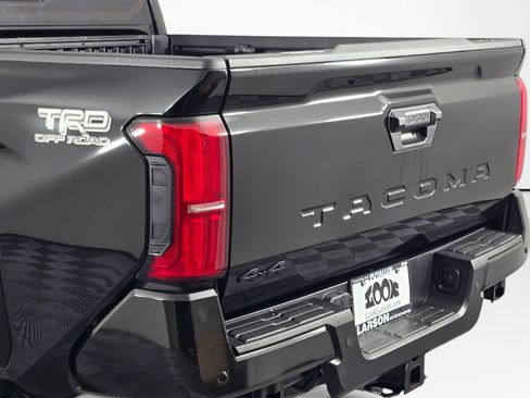 Used 2024 Toyota Tacoma TRD Off-Road w/ TRD Off Road Upgrade Package AWD/4WD image 34
