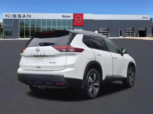 Used 2025 Nissan Rogue SL w/ Tech Package AWD/4WD image 3