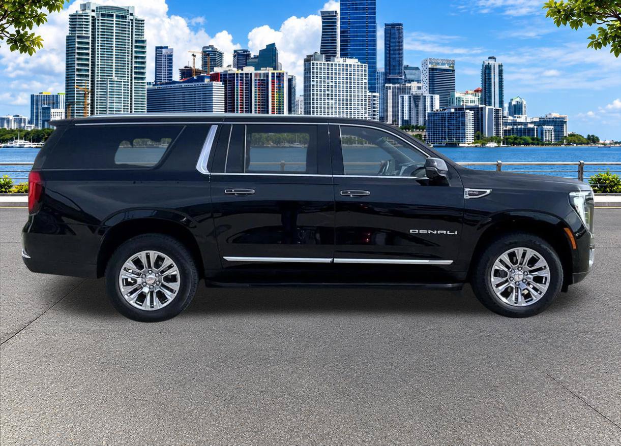 Used 2025 GMC Yukon XL Denali AWD/4WD image 3