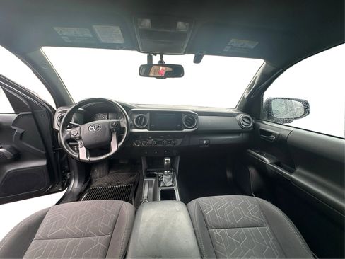 Used 2017 Toyota Tacoma TRD Sport w/ Tow Package (A/T) image 13