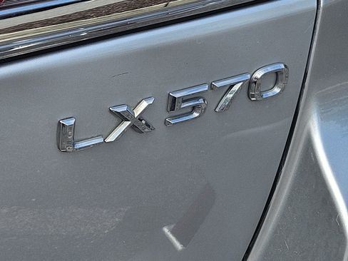 Used 2013 Lexus LX 570 4WD w/ Luxury Pkg image 33
