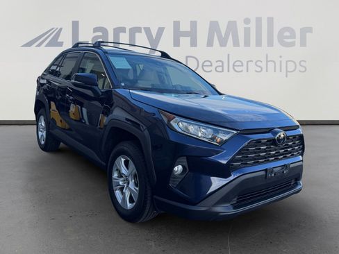 Used 2021 Toyota RAV4 XLE w/ Carpet Mat Package (TMS) image 7