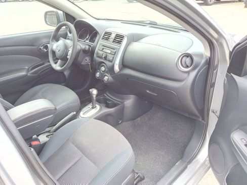 Used 2014 Nissan Versa SV FWD image 9