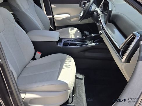Certified 2025 Kia Sorento S w/ Panoramic Sunroof Package FWD image 17