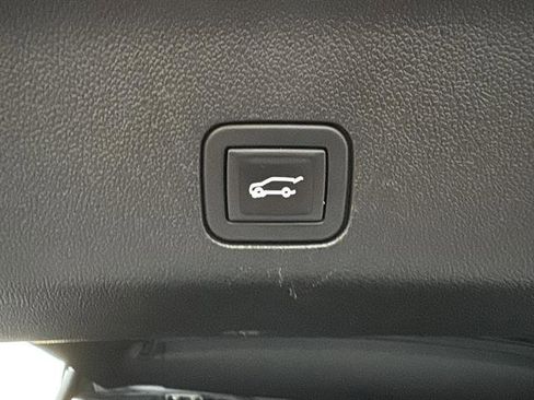 Used 2023 Chevrolet Suburban LT image 14